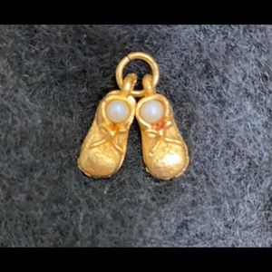 pendant, beautiful gold plated and pearl